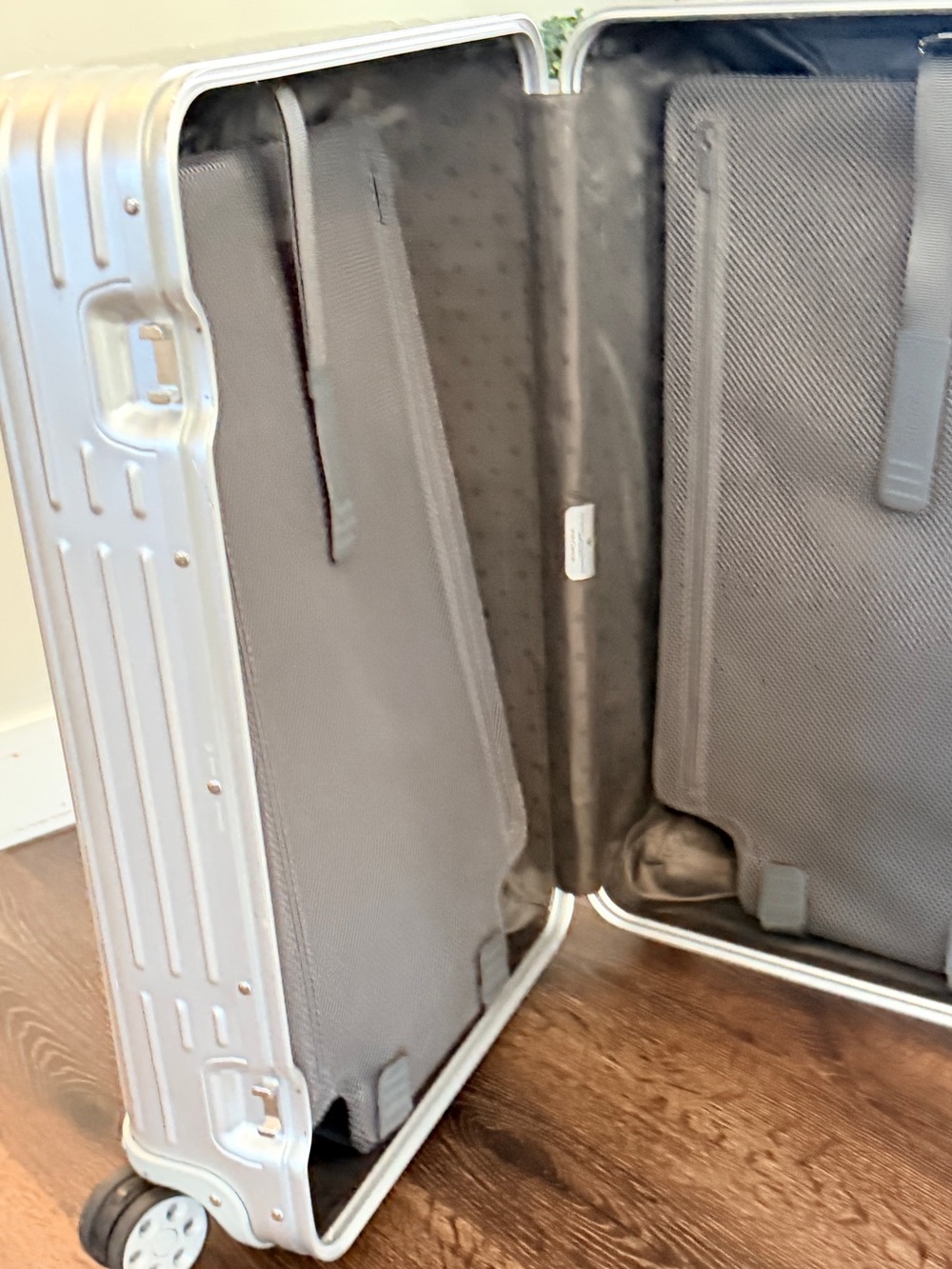 RIMOWA Original Check-In M Silver Aluminum Spinner Suitcase - Picture 8 of 16